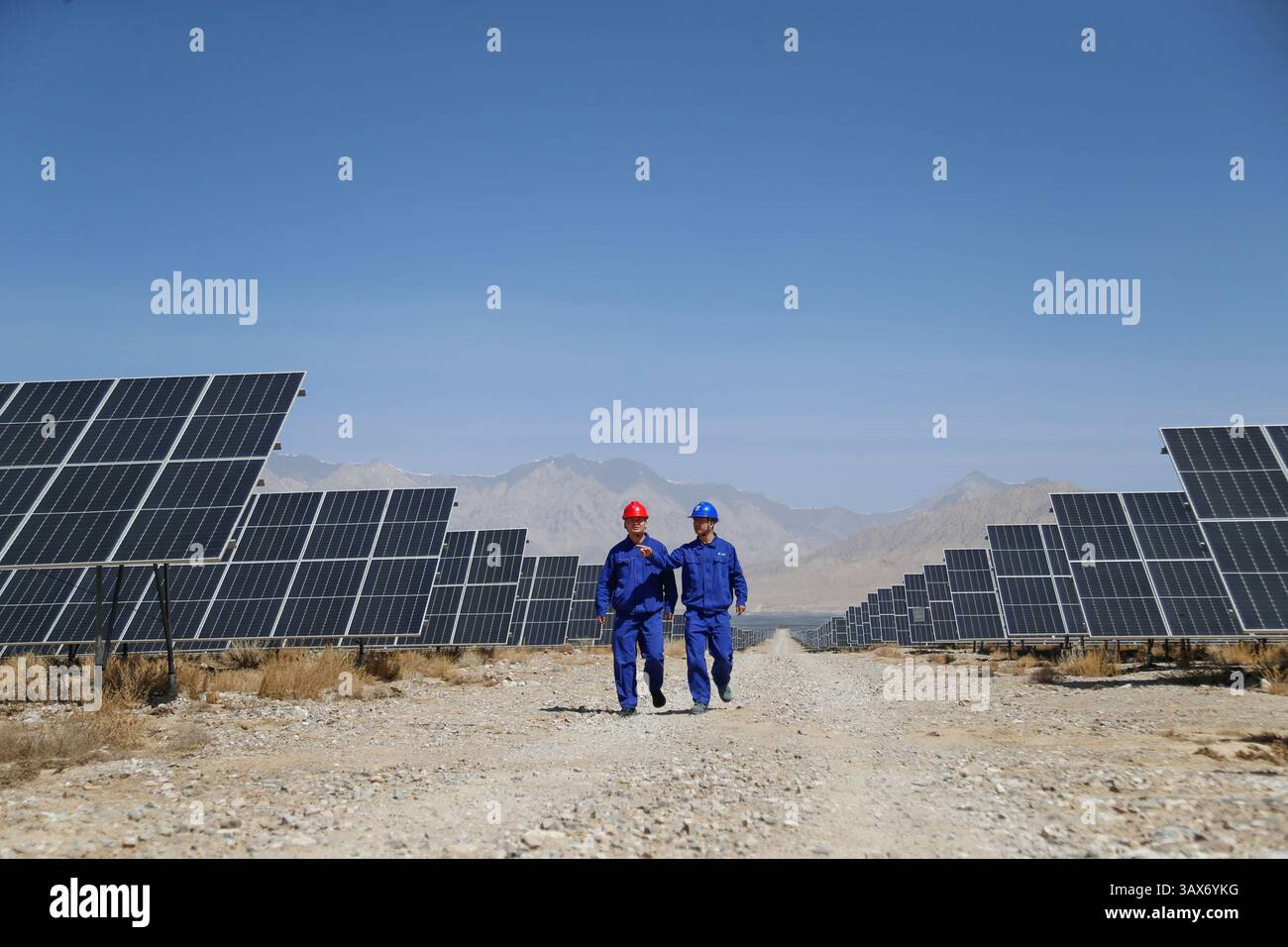 Delingha,China.15th April 2025. The largest single shared energy storage power station in China, built in conjunction with the Huadian Delingha 1 million kilowatt photovoltaic storage and 3 megawatt photovoltaic hydrogen production project, on April 15, 2025. The project is located in Delingha City, Haixi Mongolian and Tibetan Autonomous Prefecture, Qinghai Province. It is one of the first large-scale wind and solar base projects in China focusing on sand, gourd and wasteland, and it is also China's first attempt to produce hydrogen from green electricity in high-altitude areas. Credit: Ma Min Stock Photo