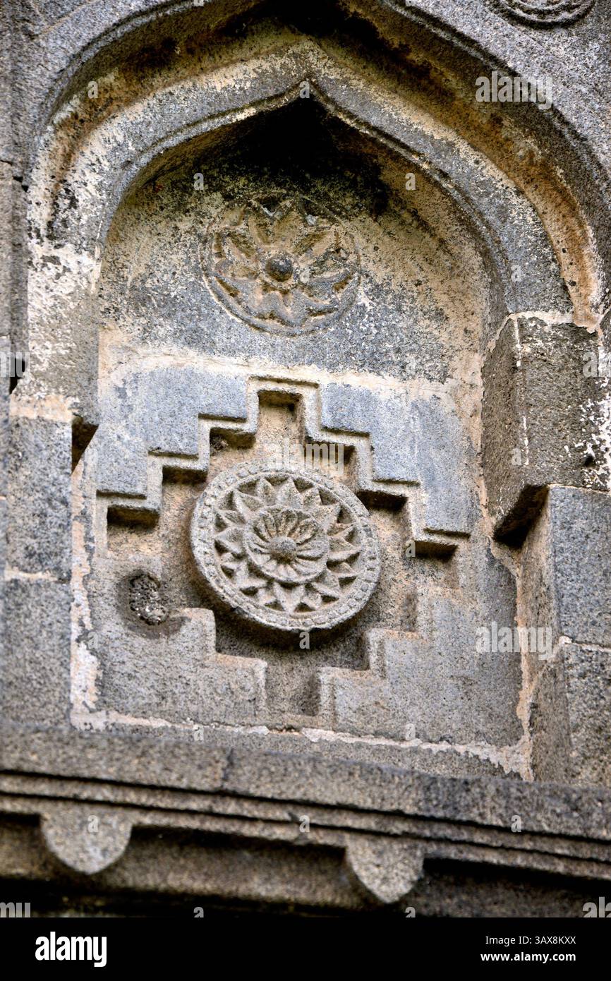 Carving Details On The Outer Wall Of The Tombs Bagh Rauza Complex Carving Details On The Outer Wall Of The Tombs Bagh Rauza Complex