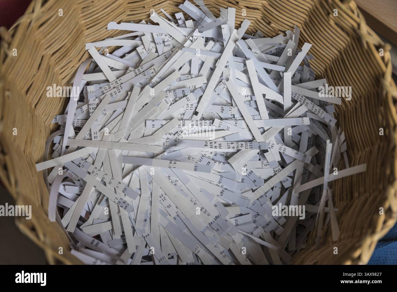 Office trash issue hi-res stock photography and images - Alamy