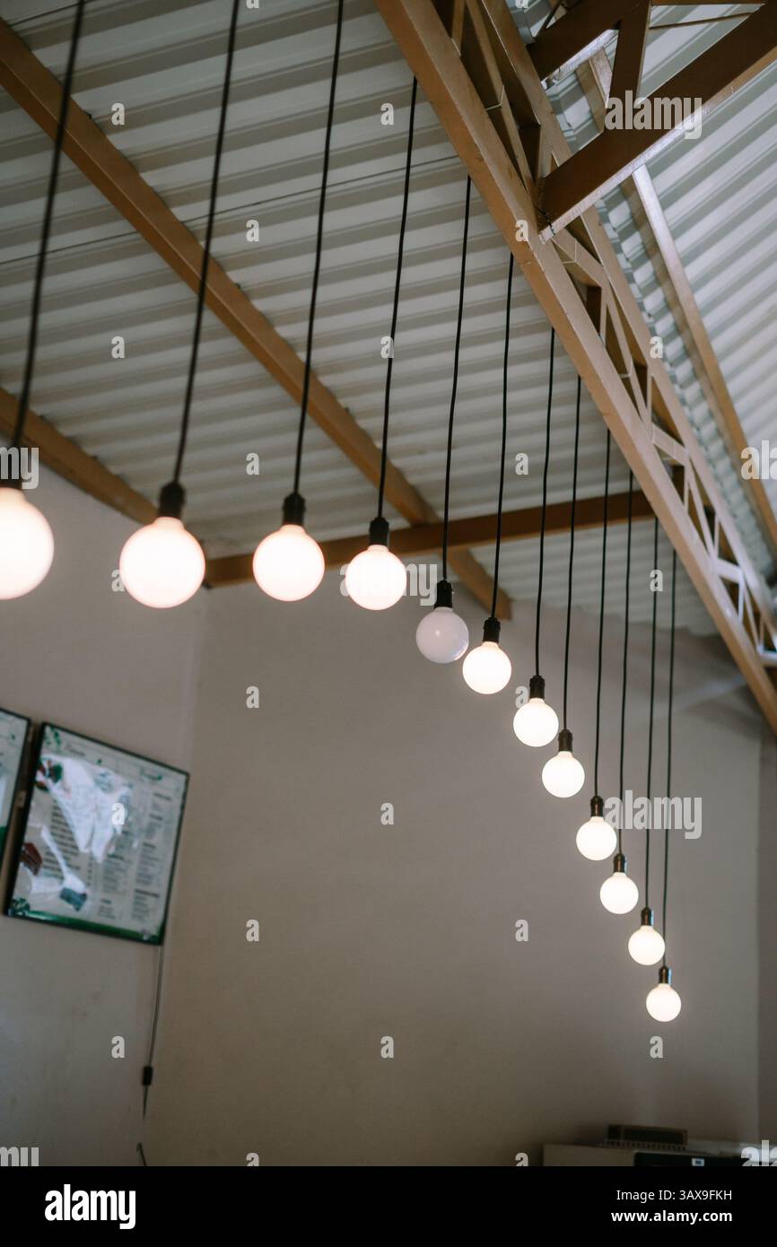Row of ceiling lights hi-res stock photography and images - Alamy