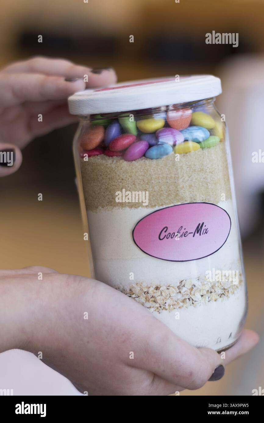 Glass-filled baking mix for shake cakes Stock Photo