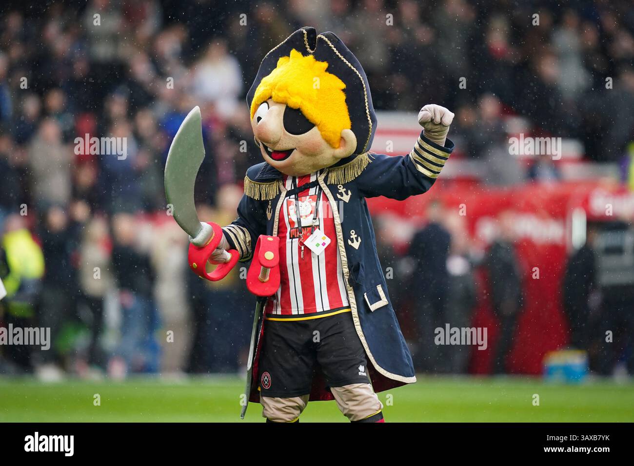 sheffield-uk-18th-apr-2025-captain-blade-mascot-during-the-sheffield-united-fc-v-cardiff-city-fc-skybet-efl-championship-match-at-bramall-lane-sheffield-england-united-kingdom-on-18-april-2025-credit-phil-duncanevery-second-media-credit-every-second-mediaalamy-live-news-3AXB7YK.jpg