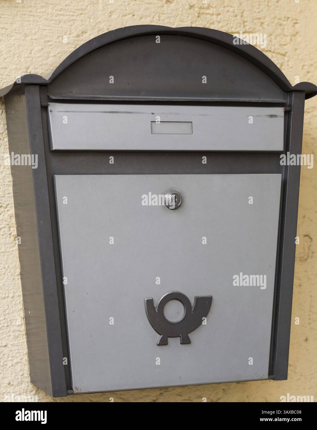 Old mailboxes hi-res stock photography and images - Alamy