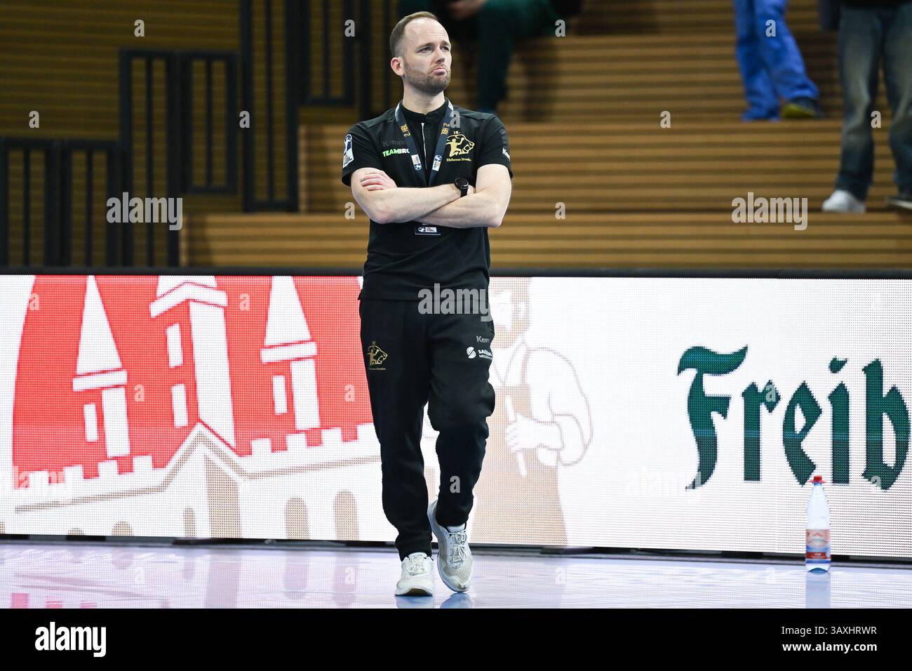 Dresden, Deutschland. 20th Apr, 2025. Andre Haber (Cheftrainer HC ...