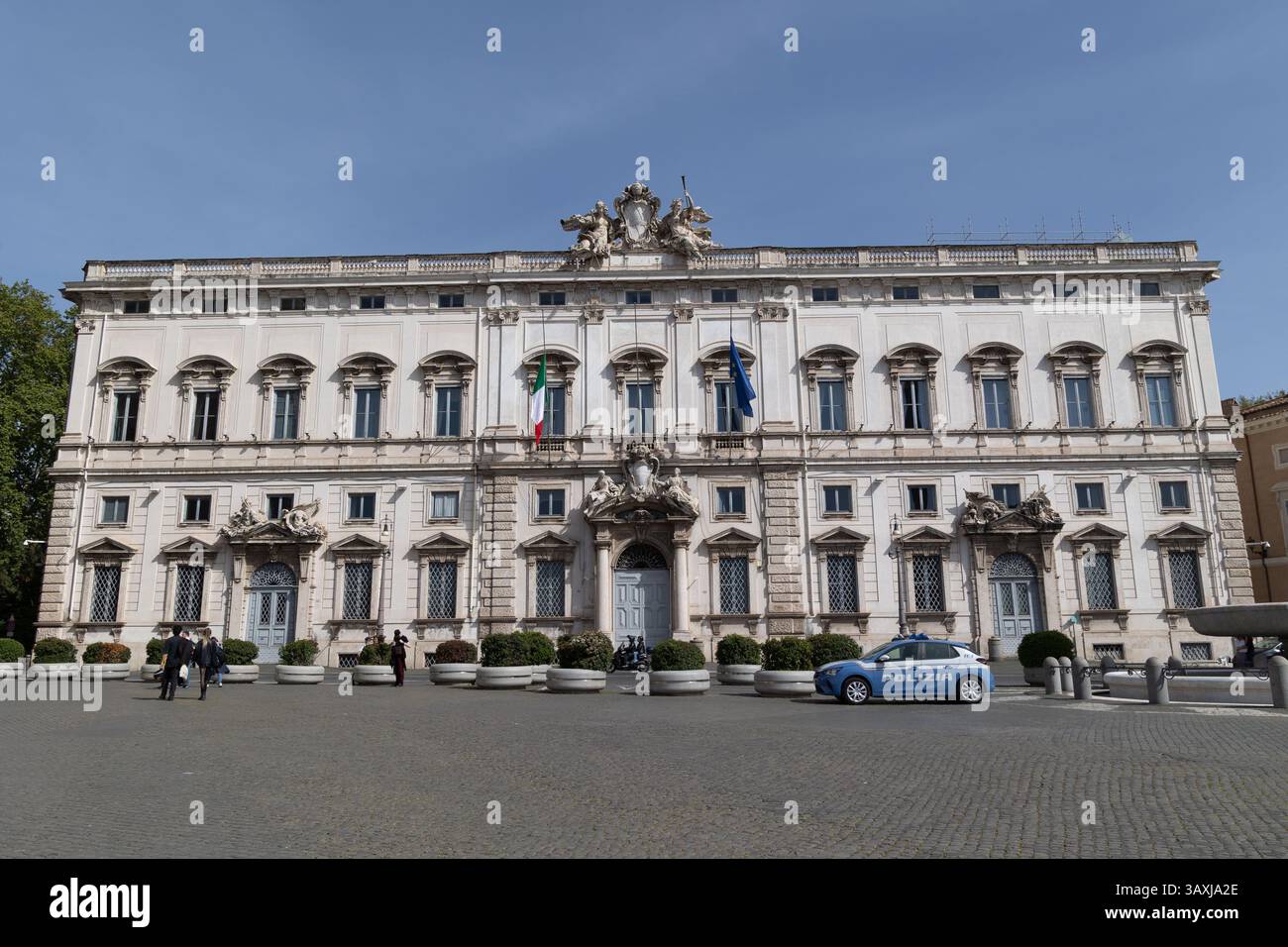Pope Roma Flag Rome, Italy. 21st Apr, 2025. Flags at half-mast on the Palazzo della ...