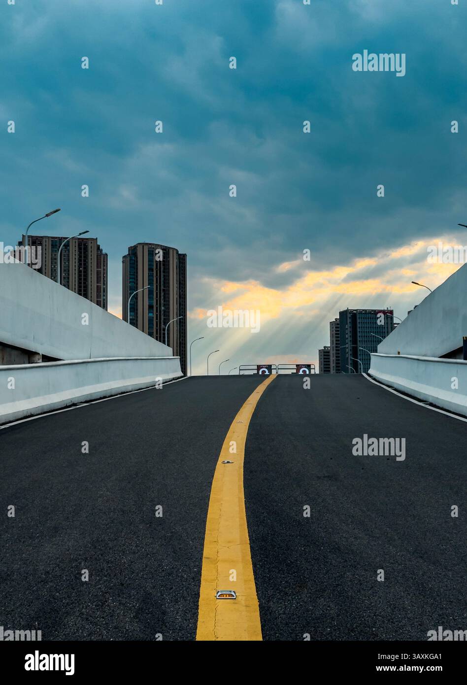 Modern urban environment hi-res stock photography and images - Alamy