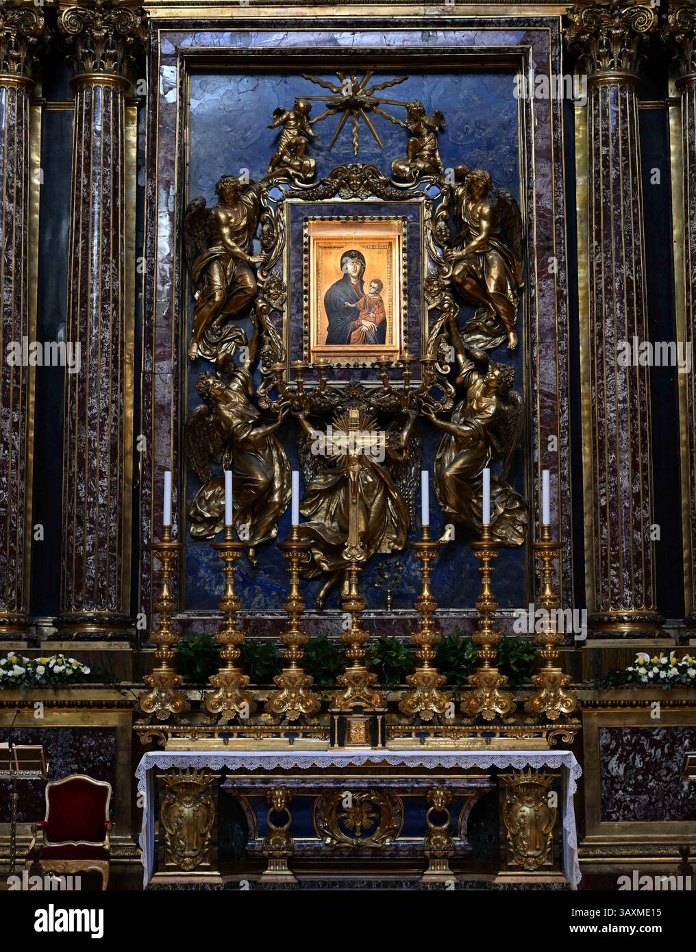 The Marian icon ‘Salus Populi Romani' (venerated by Pope Francis) in ...