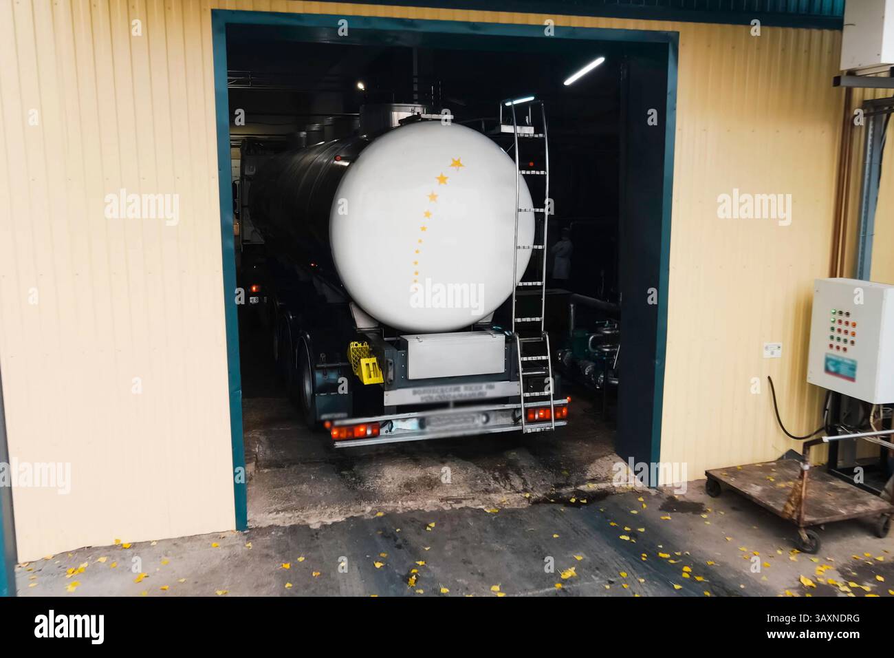 Fire truck tanker tank hi-res stock photography and images - Alamy