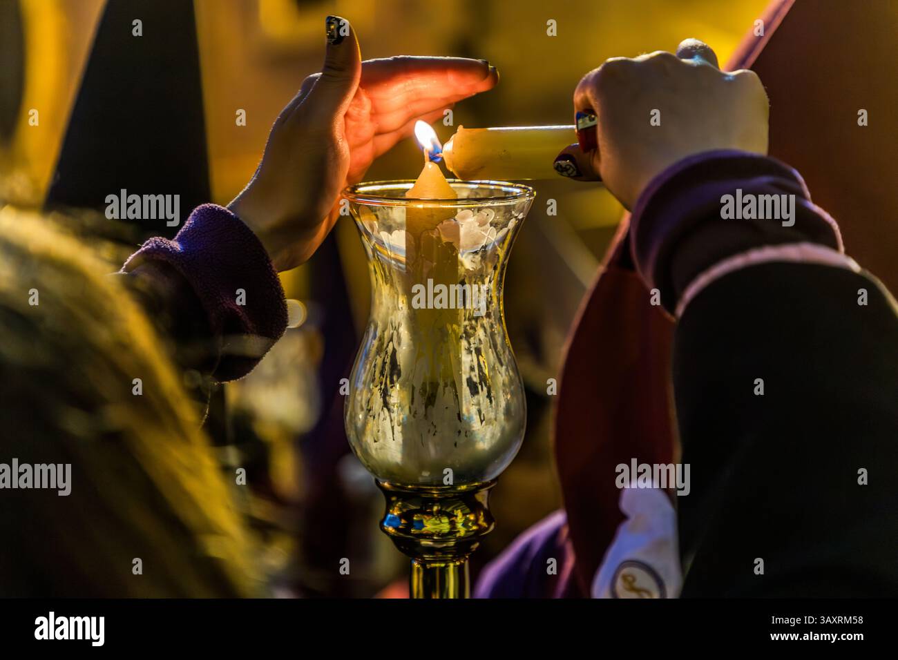 The evening Good Friday procession, which begins at 9 pm at Cuenca Cathedral, is characterised by special solemnity, silence and an impressive atmosphere. Calle San Pedro, Cuenca, Castilla-La Mancha, Spain Stock Photo