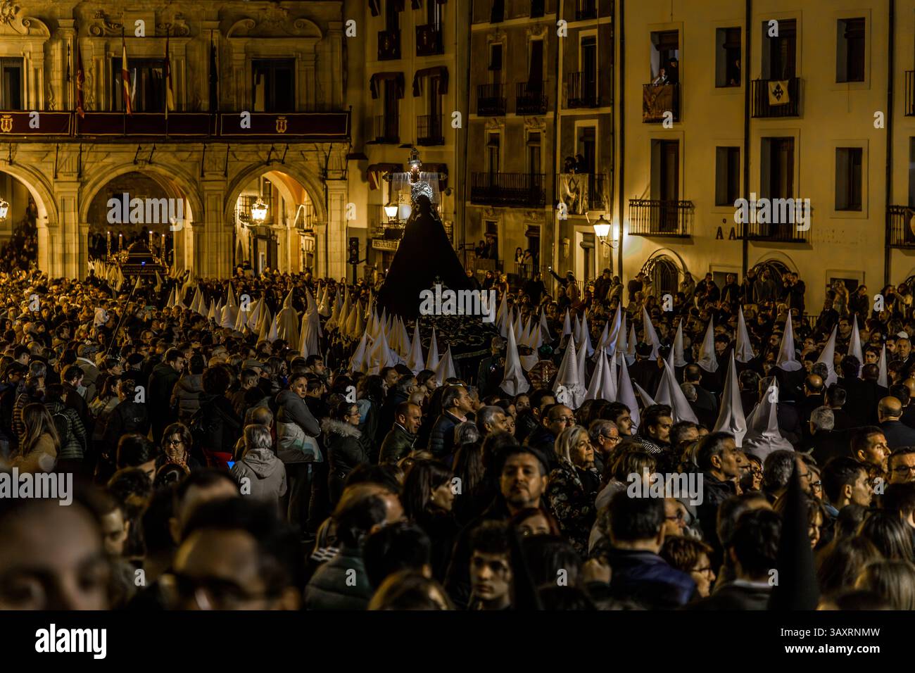 The evening Good Friday procession, which begins at 9 pm at Cuenca Cathedral, is characterised by special solemnity, silence and an impressive atmosphere. Calle San Pedro, Cuenca, Castilla-La Mancha, Spain Stock Photo