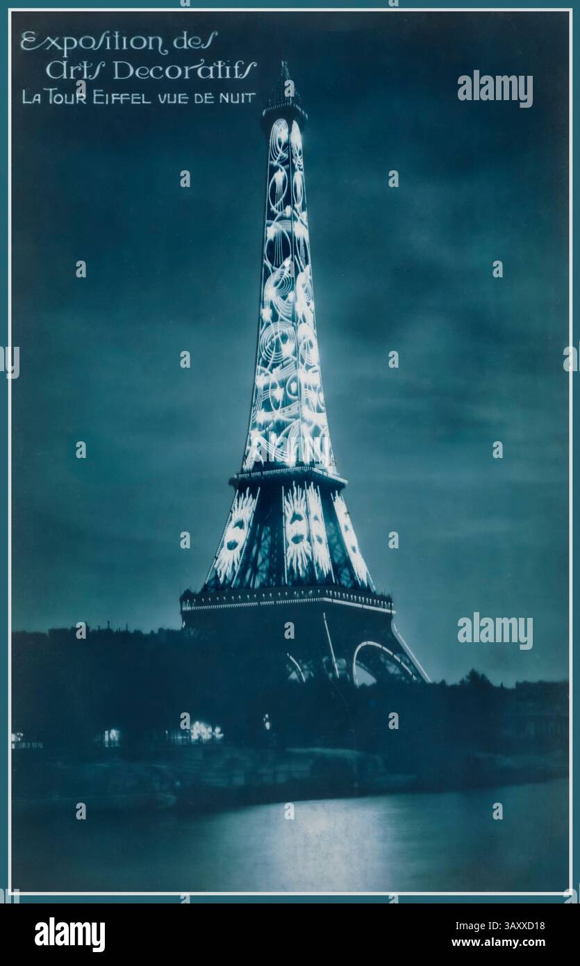 Vintage LA TOUR EIFFEL 1925 Paris Decorative Arts Exhibition The Eiffel Tower  'art deco' CITROEN at night. Exposition International Tour Eiffel  Paris France The Eiffel Tower in 1925, with the illuminated publicity sign, imagined by André Citroën, spreading his name vertically in enormous letters. Stock Photo