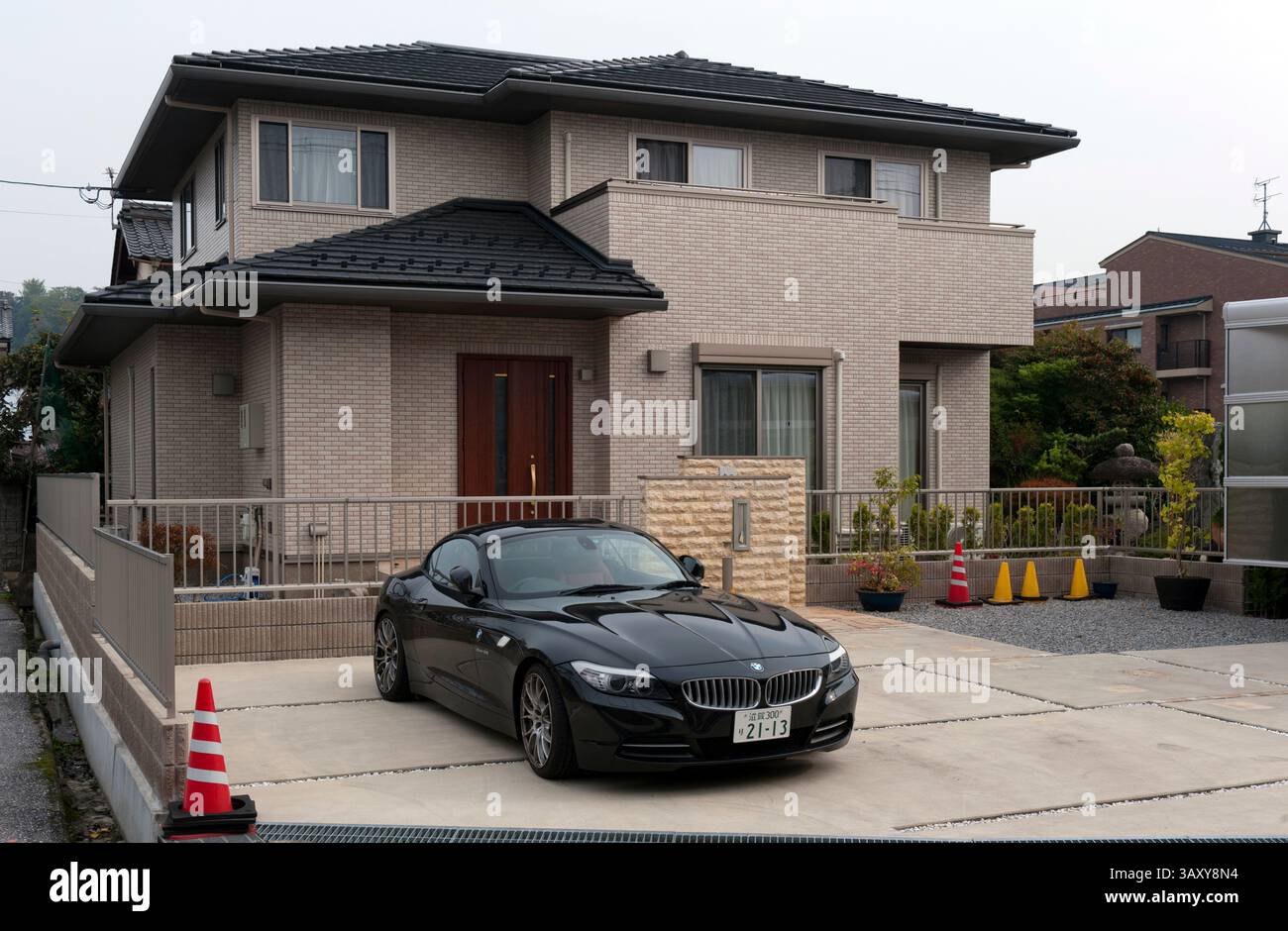 Japan Middle Class Japan 2 story house hi-res stock photography and images - Alamy