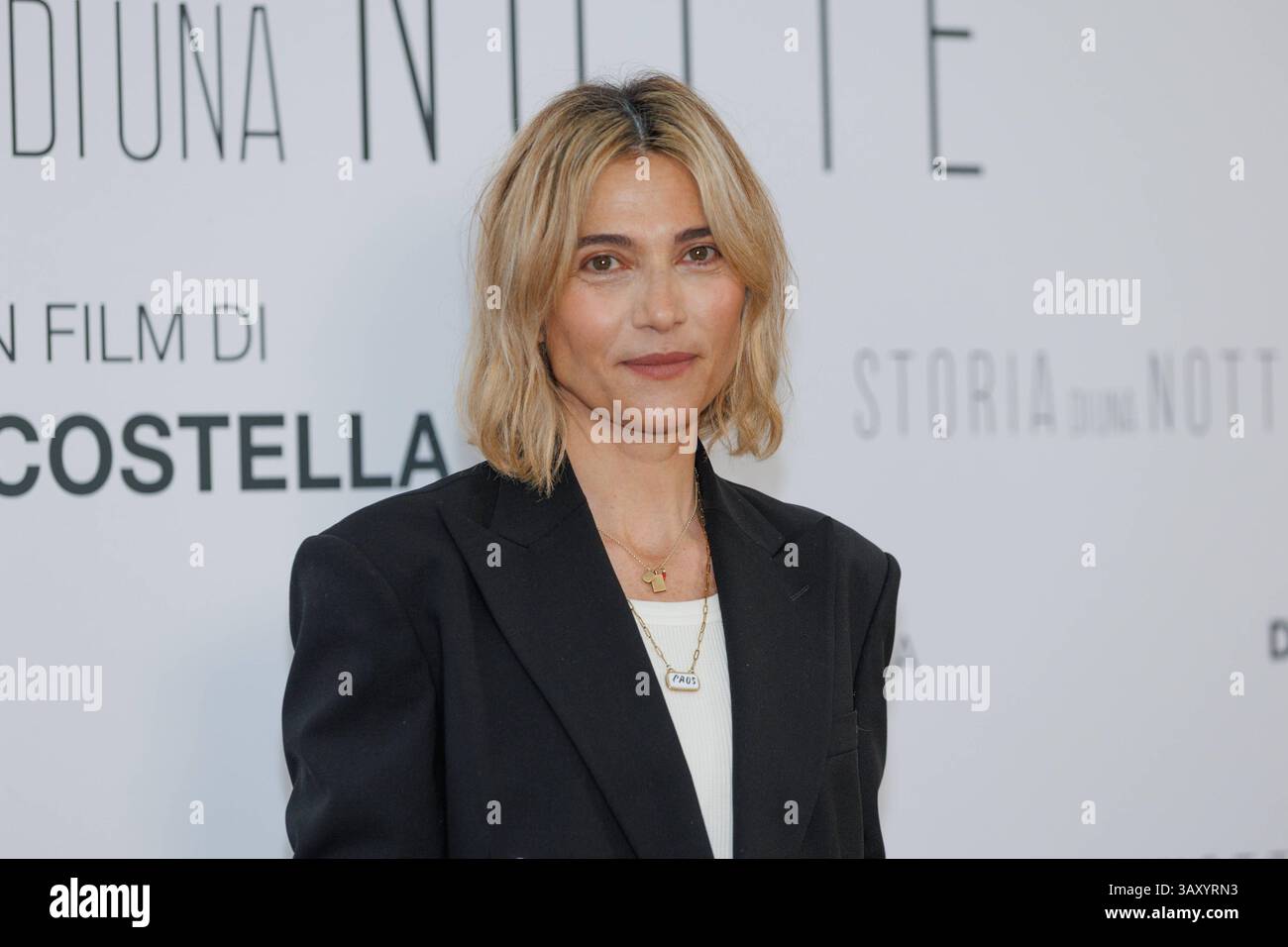 News - Photocall - STORIA DI UNA NOTTE Anna Foglietta attends the ...