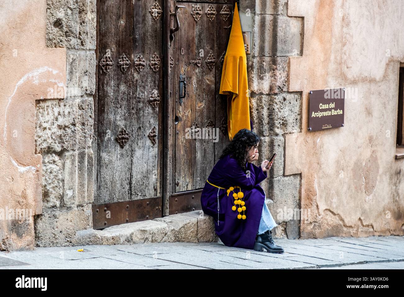 Good Friday procession En el Calvario in Cuenca. Plaza Mayor, Cuenca, Castile-La Mancha, SpainCalle del Obispo Guerra Campos, Cuenca, Castile-La Mancha, Spain Stock Photo