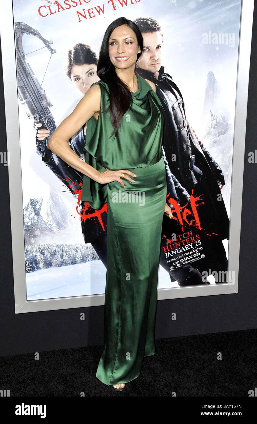 Hansel and Gretel: Witch Hunters\, image size:844x1390