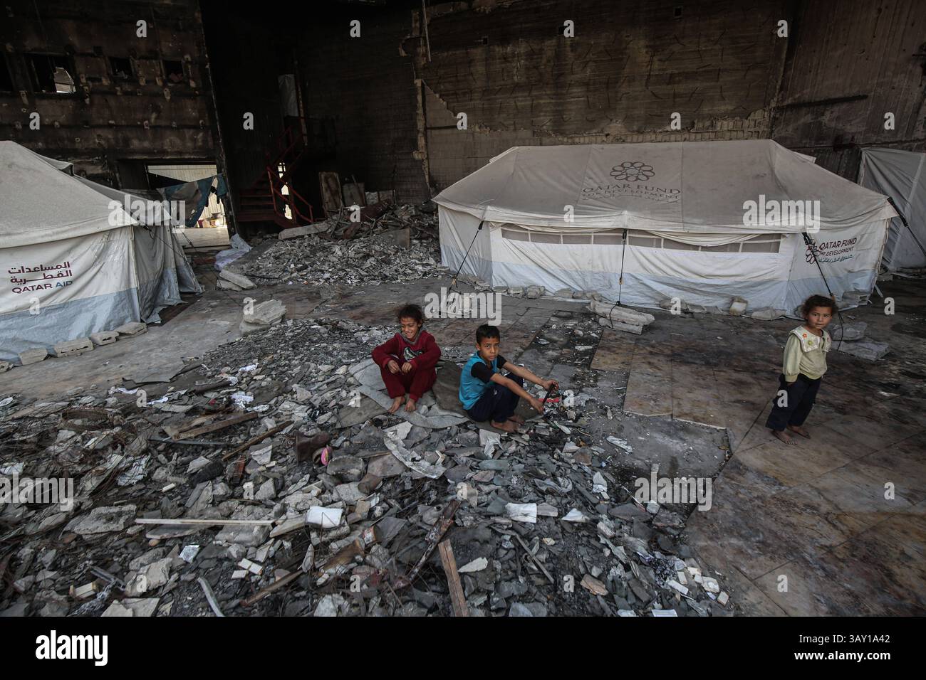 Displaced Palestinian families continue their daily lives in makeshift ...