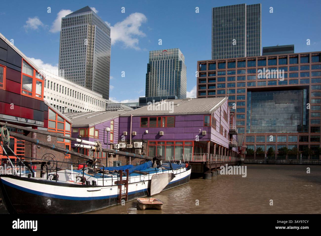 Waterfront buildings canary wharf hi-res stock photography and images ...