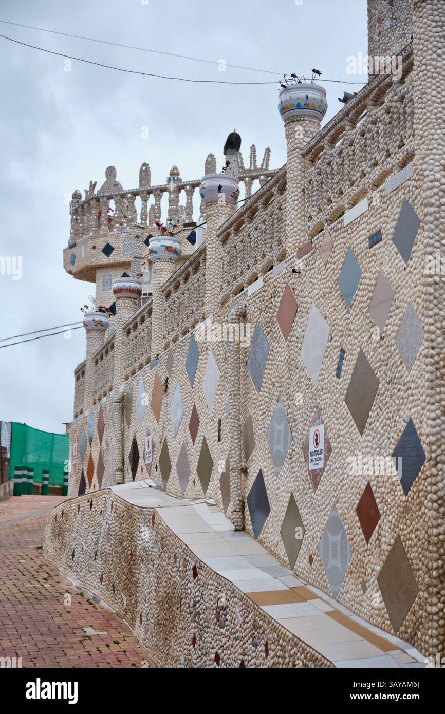 The house of Shells in Rojales, Alicante, Spain. Decorated by Manuel ...