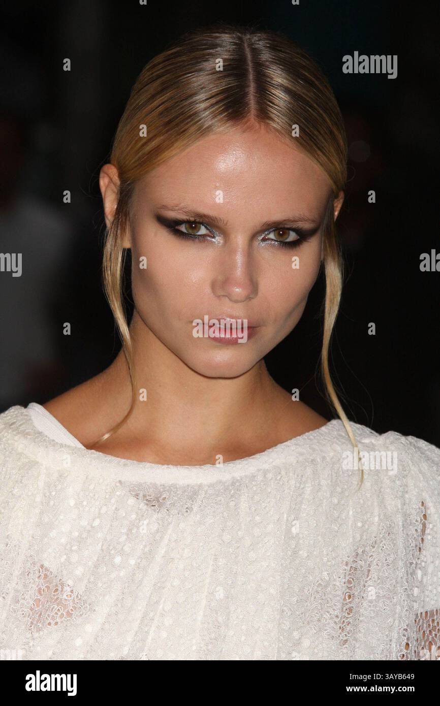 Мұртты еркек порно видео