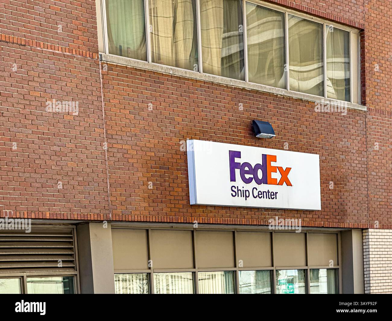 FedEx 店舗サイン FEDEX SHIP CENTER - Updated September 2025 - 38 Photos & 118