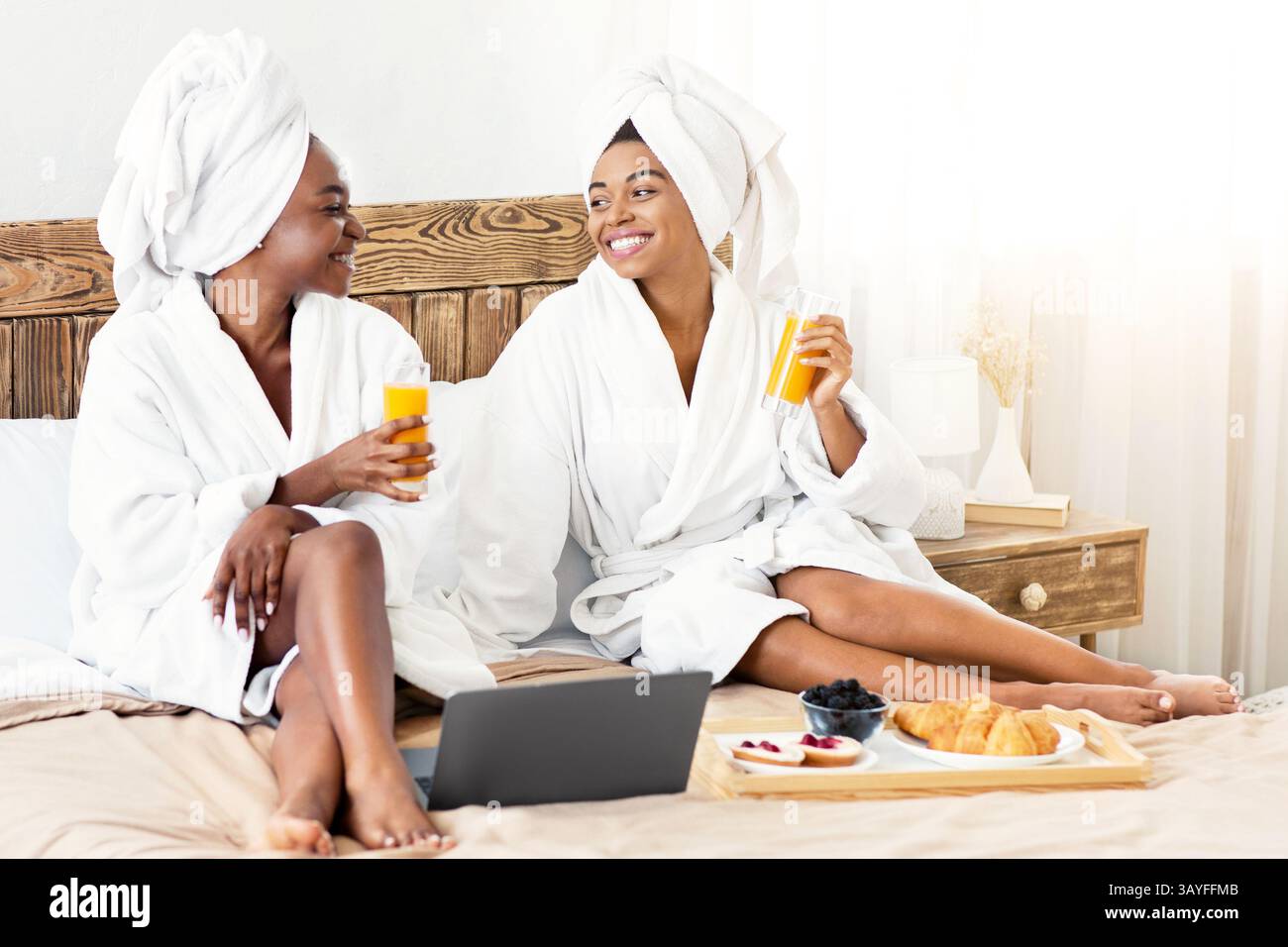 Two beautiful women in bed hi-res stock photography and images - Alamy