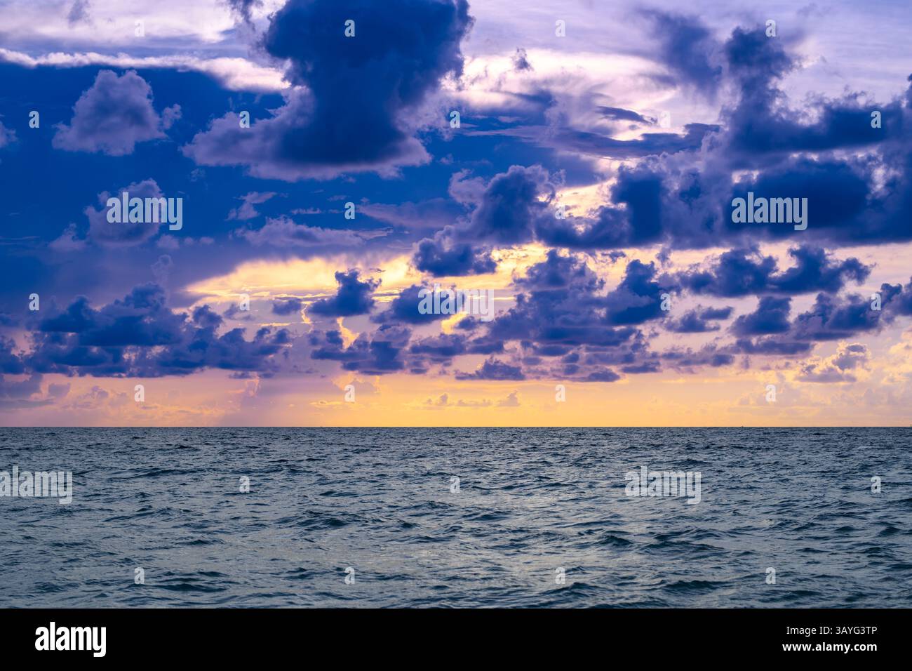 Cloudy sky over ocean sunset hi-res stock photography and images - Alamy