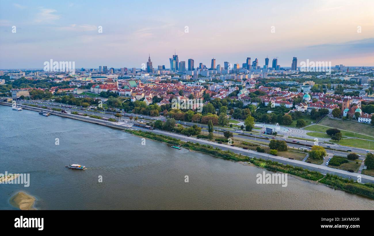 Vistula Rau Skyline of Warsaw viewed behind Vistula river in Poland.IMAGE Stock ...