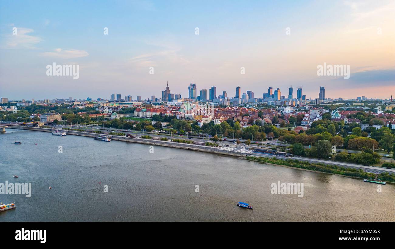 Vistula Rau Skyline of Warsaw viewed behind Vistula river in Poland.IMAGE Stock ...