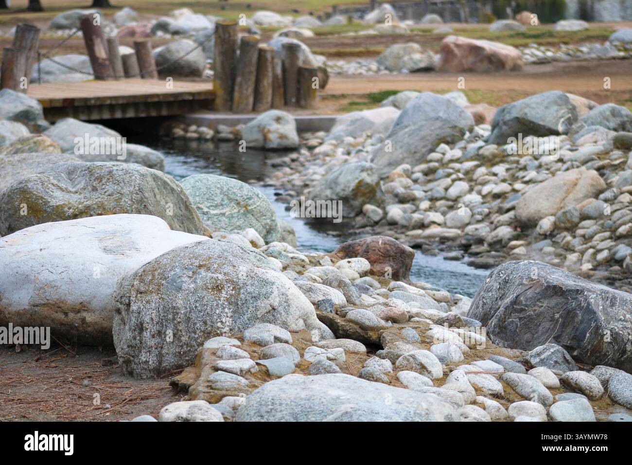 Waterside sedimentary rocks hi-res stock photography and images - Alamy