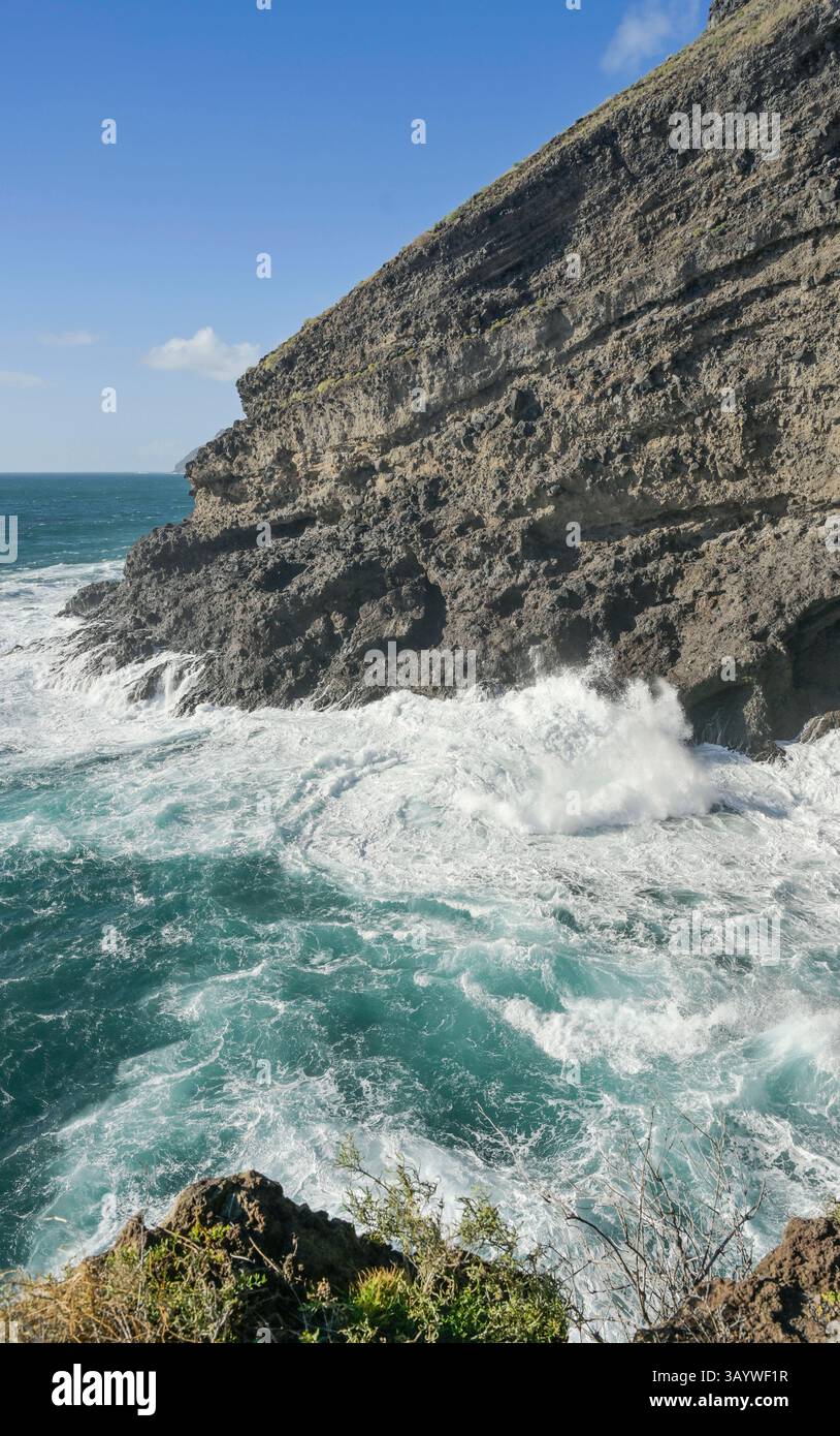 Wellen Cliffs Atlantik, Wellen, Klippen, Westküste nahe der Cueva de Poris de la ...