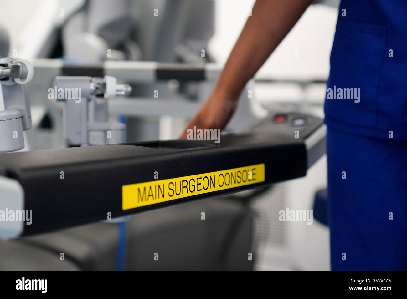 surgeon-miss-nuha-yassin-photographed-by-a-robotic-surgical-system