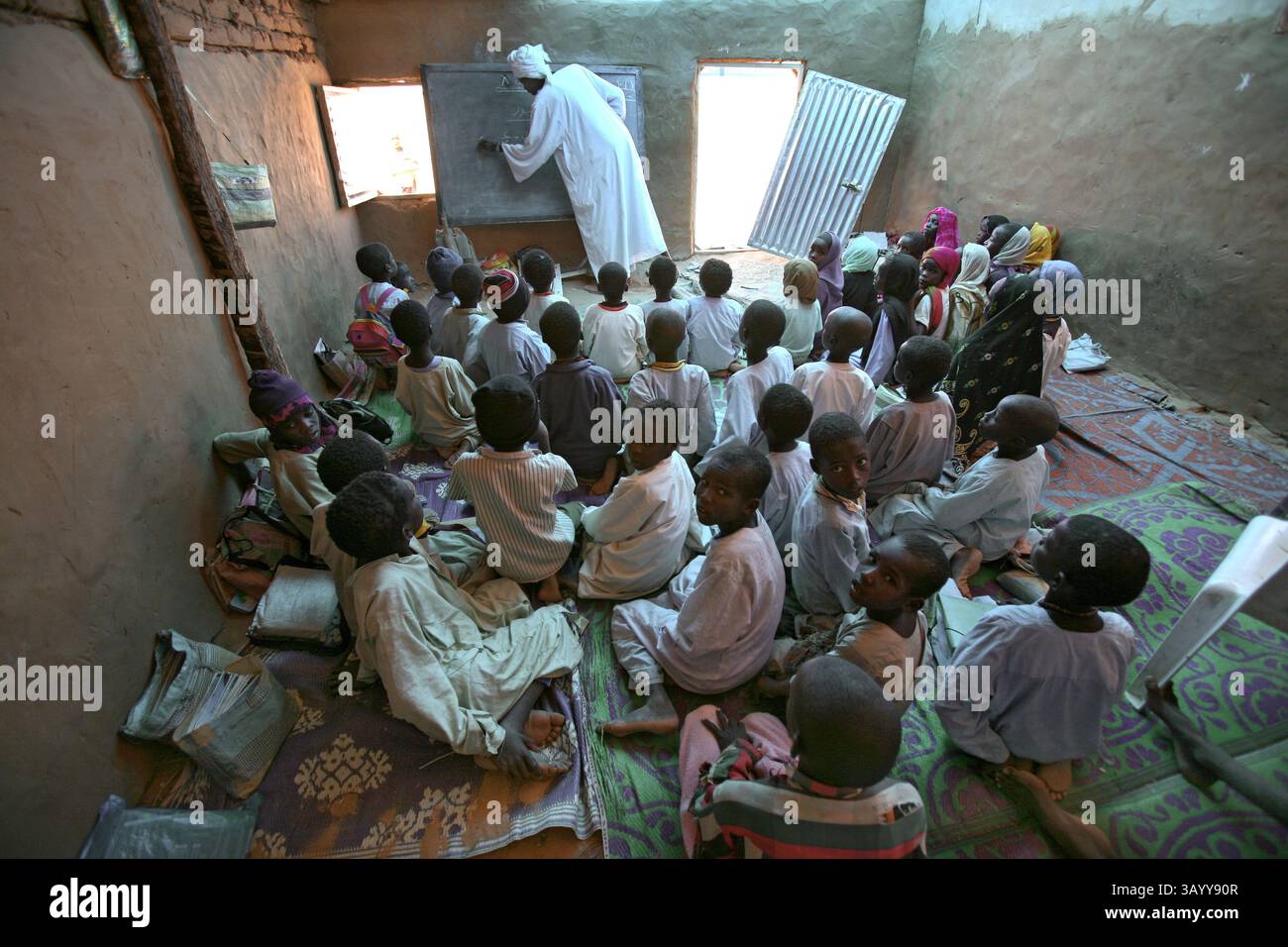 Oct 29, 2008 - Bahai, Chad - Students sit on the floor of a crowded ...