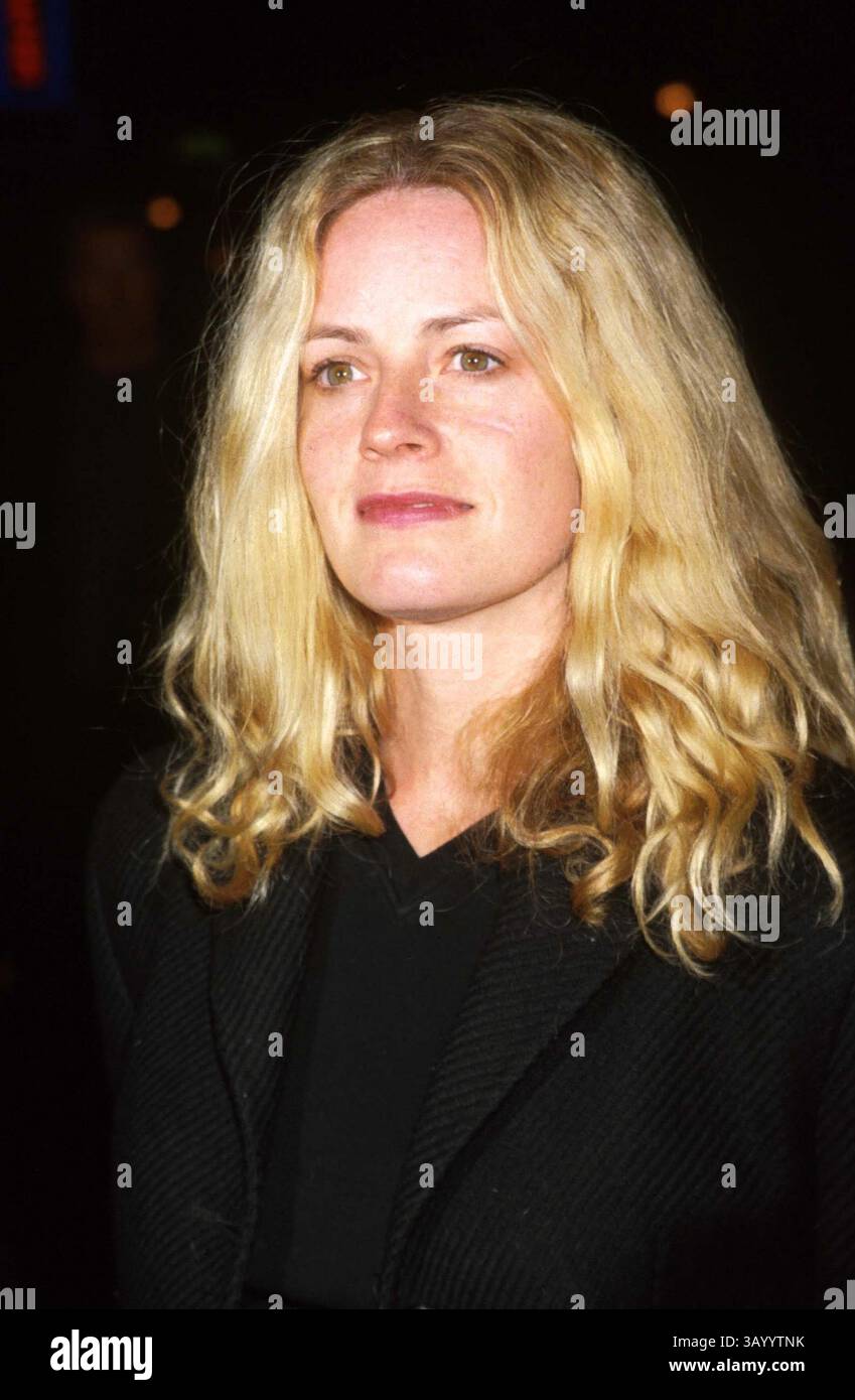 Elizabeth shue 2003 hi-res stock photography and images - Alamy