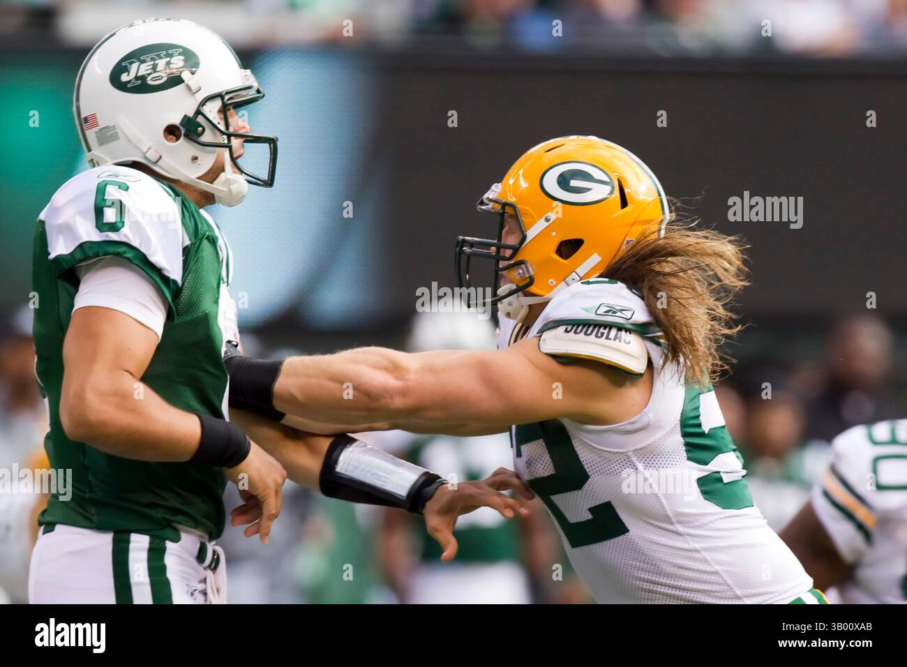 Two hand touch football hi-res stock photography and images - Alamy