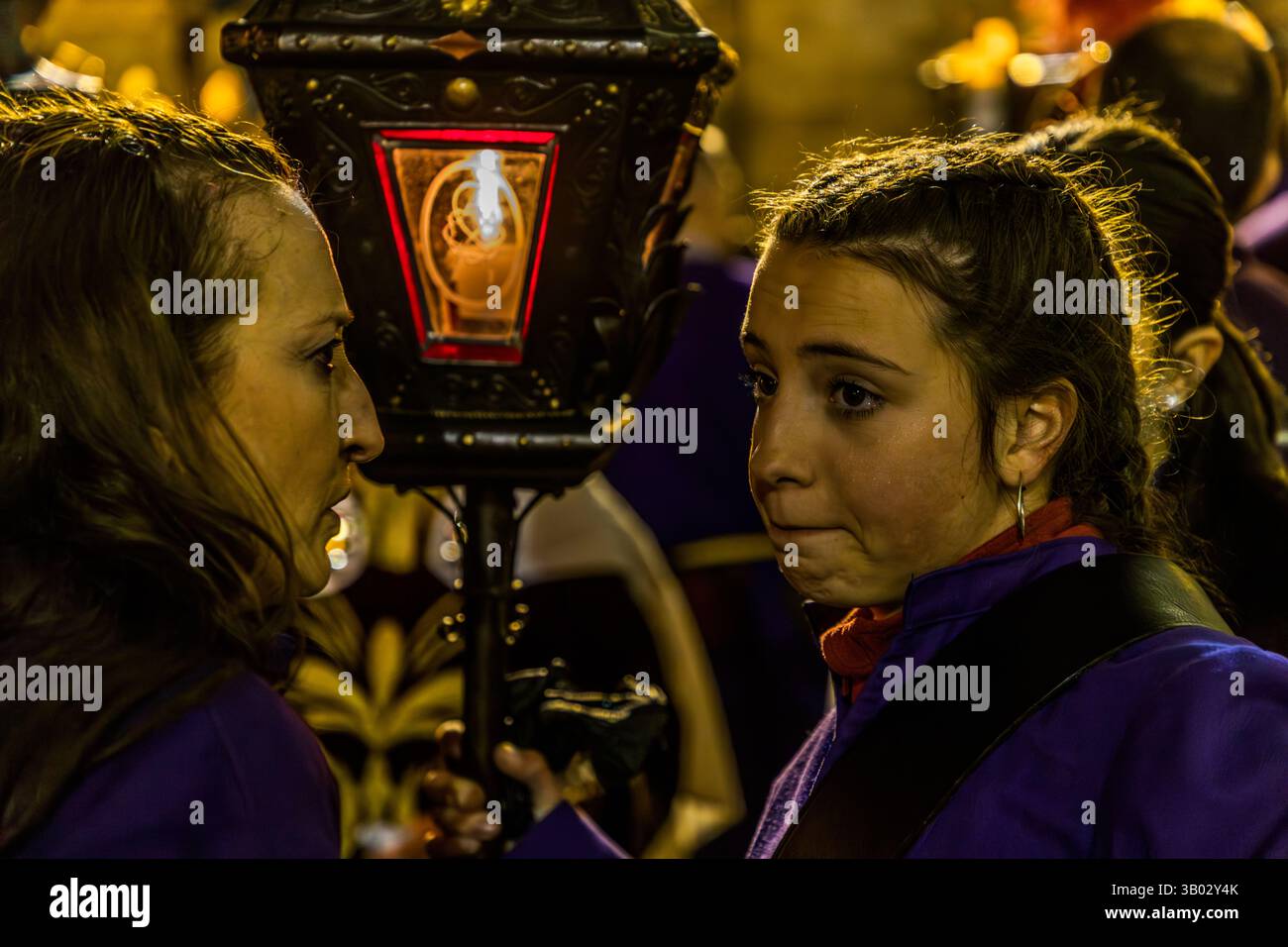 Two people at a lantern in Spain. Calle Severo Catalina, Cuenca, Castilla-La Mancha, Spain Stock Photo