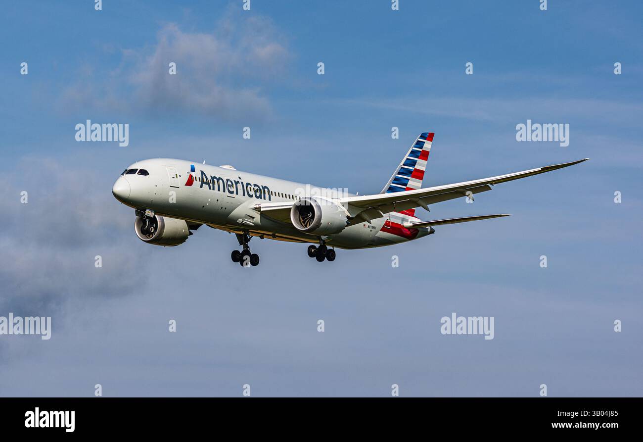 American 787 dreamliner hi-res stock photography and images - Page