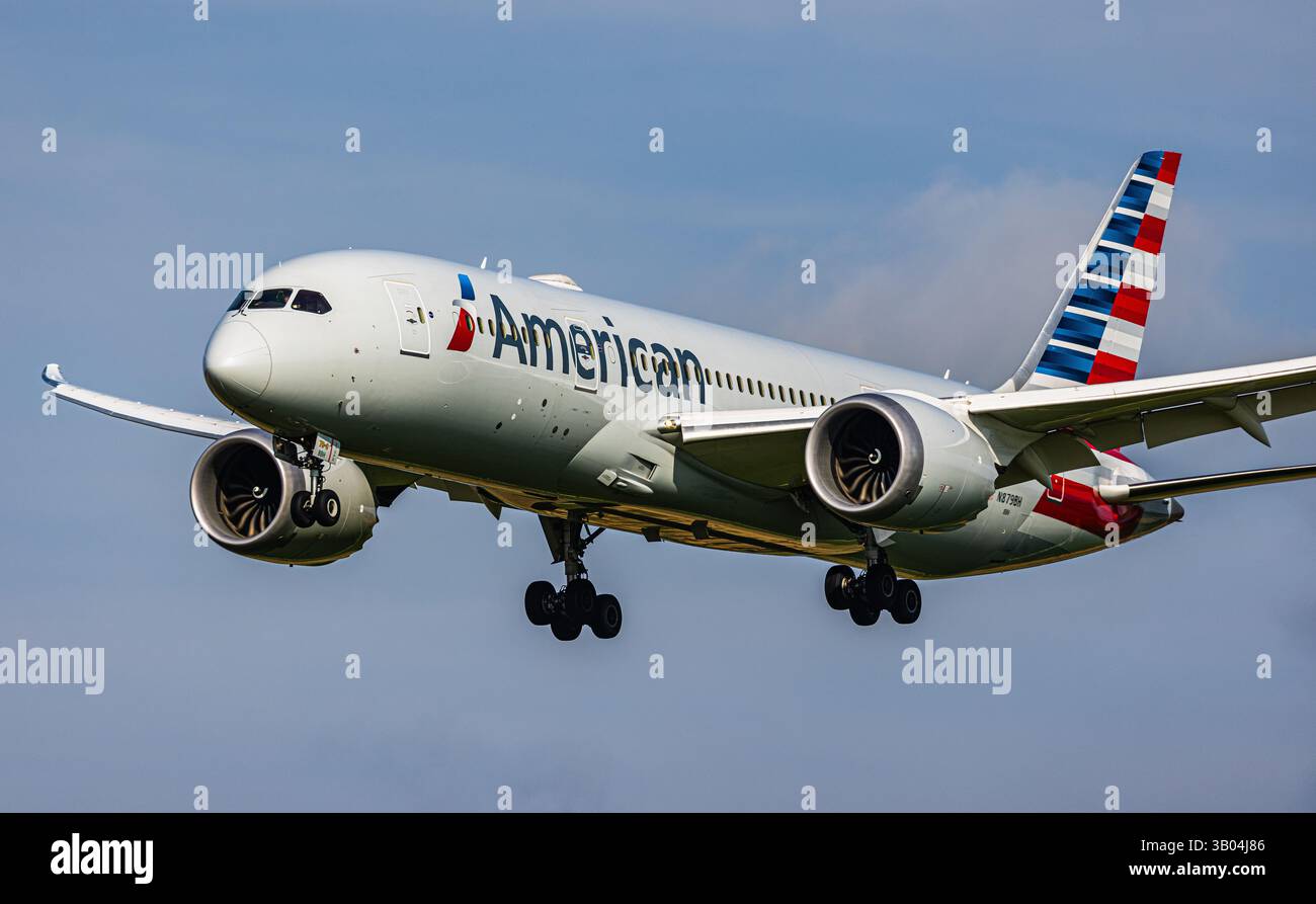 American 787 dreamliner hi-res stock photography and images - Page