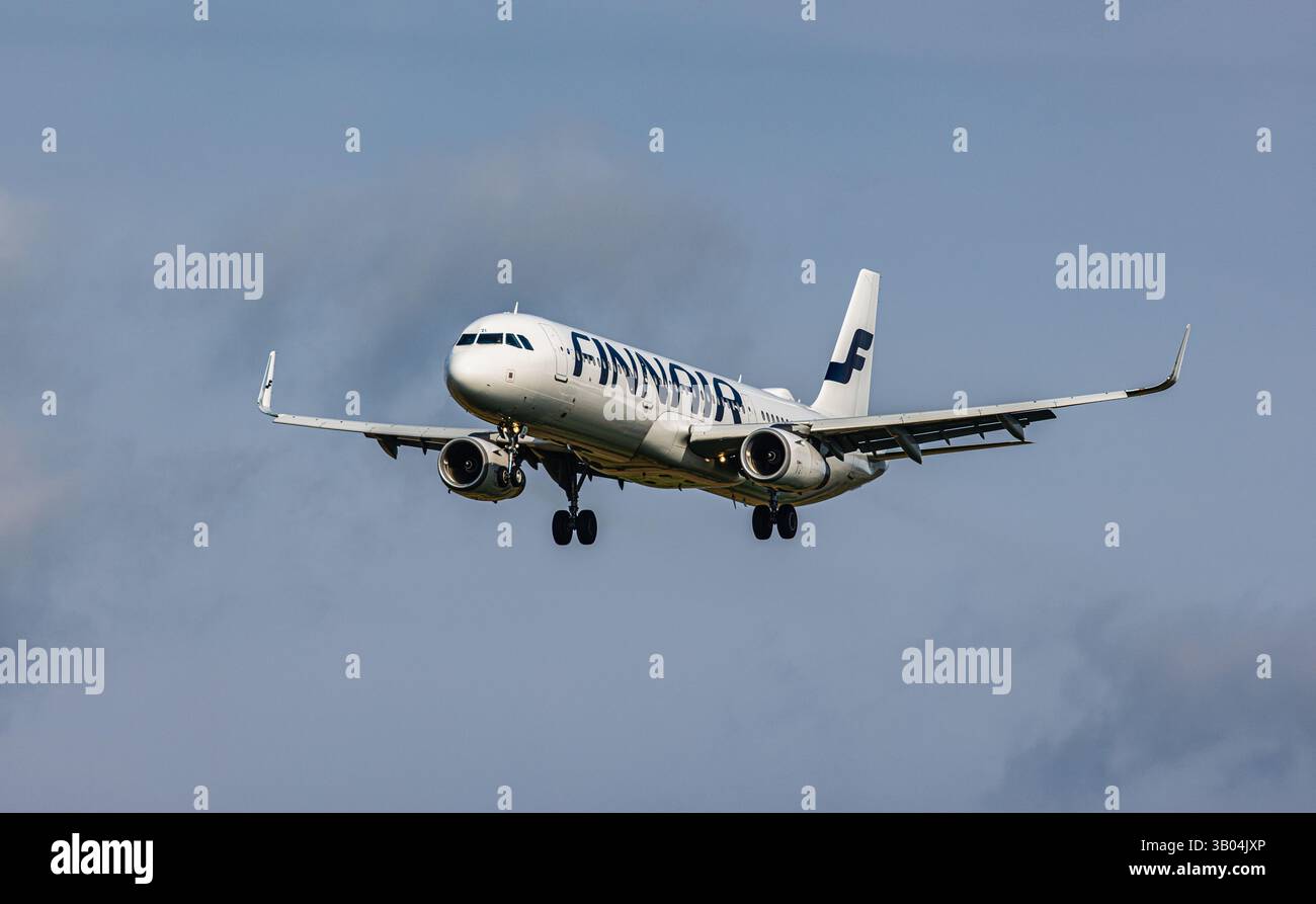 FINNAIR A321-200 OH-LZG フィンエアー エアバス ph Finnair Airbus A321-200 with registration OH-LZF on take off roll