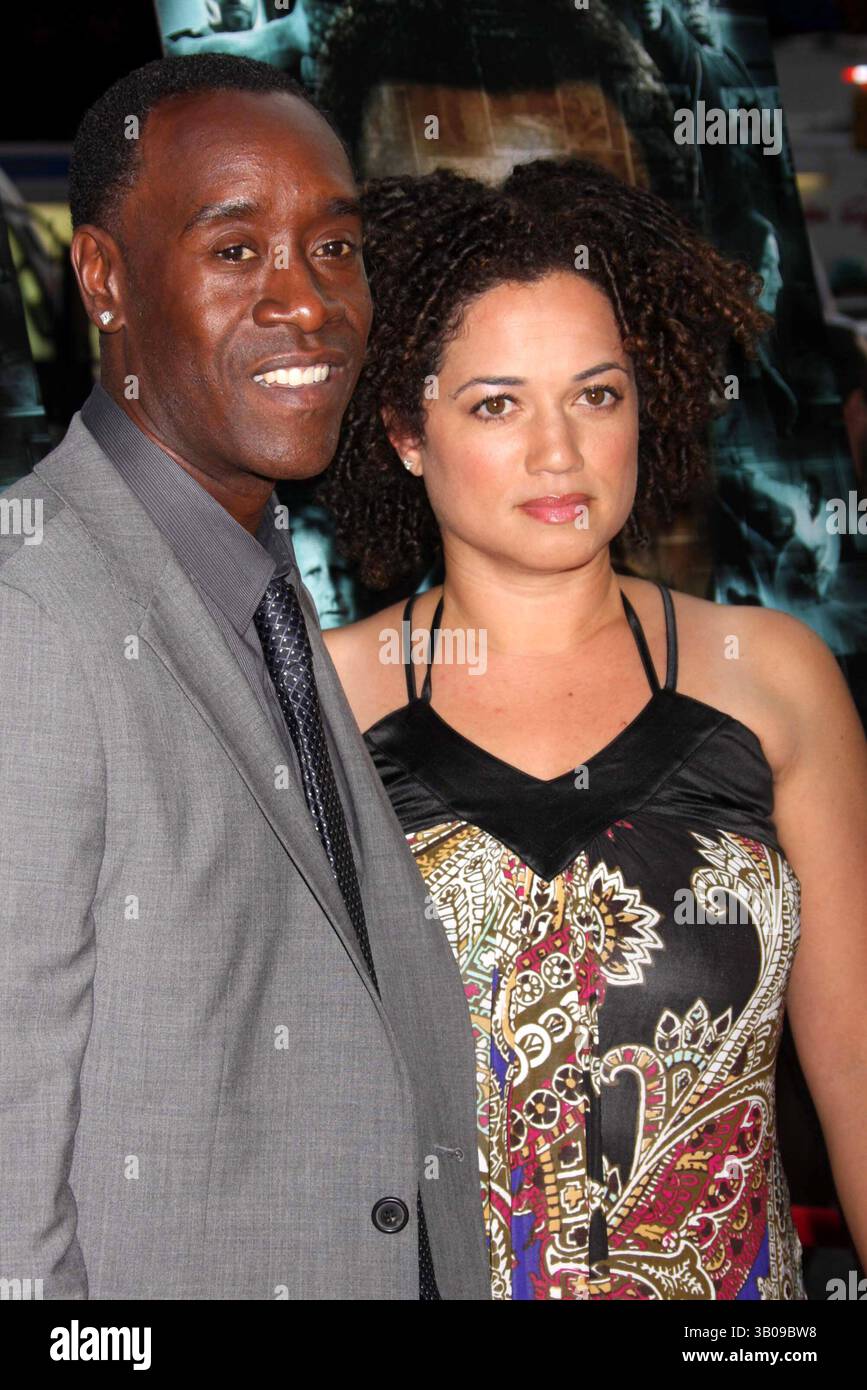 Don cheadle wife bridgid coulter hi-res stock photography and images - Alamy, image size:867x1390