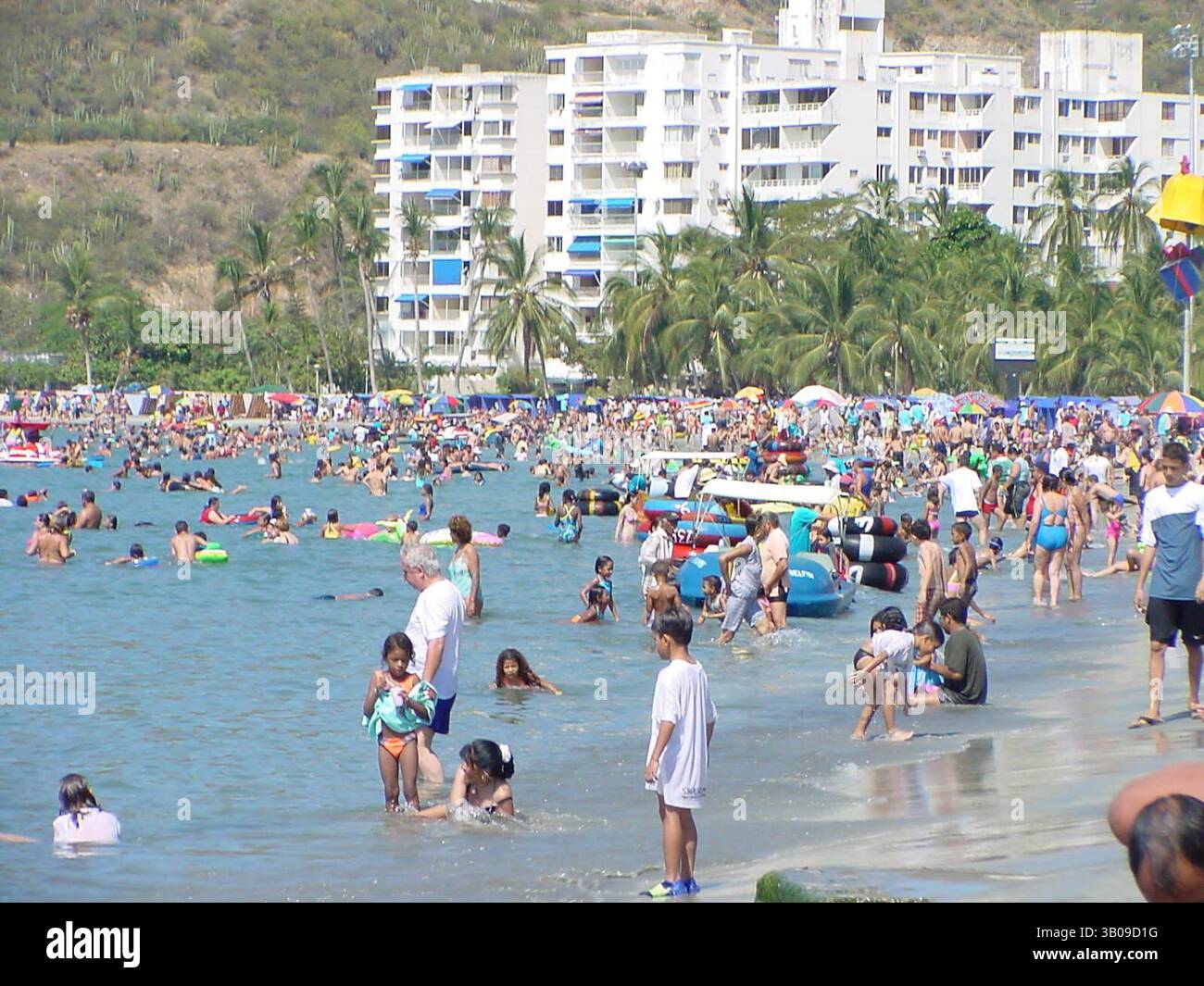 Los tops asimétricos más elegantes que te resolverán los looks de noche |  Mujerhoy, image size:1300x1065