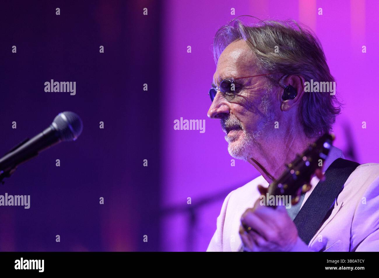 Mike Rutherford Occumed Munich, Germany, April 23rd 2025: Mike Rutherford of Mike and the ...