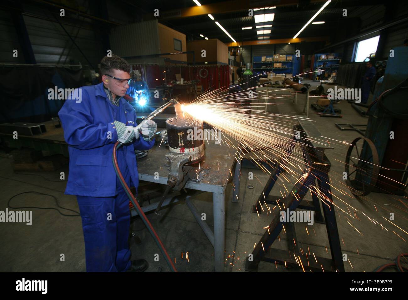 Welder man welding steel profile hi-res stock photography and images ...