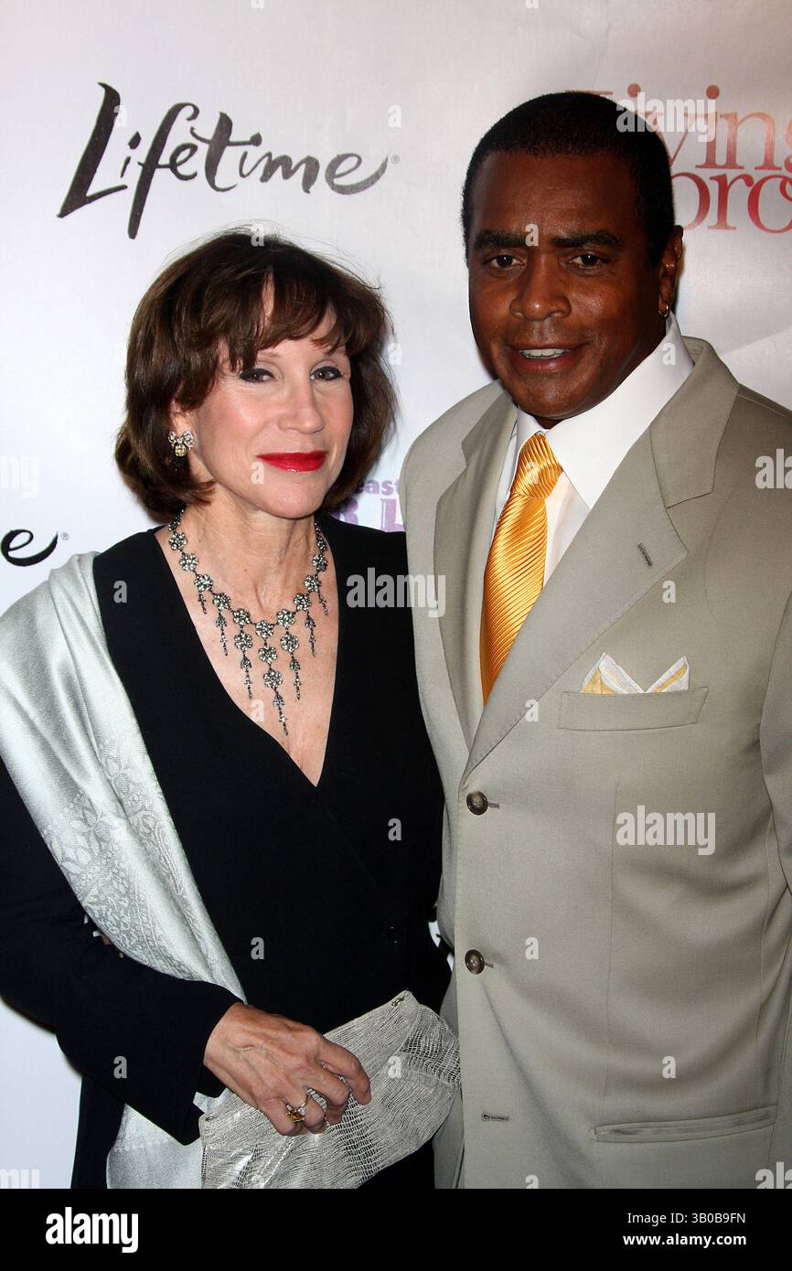 Ahmad Rashad Ahmad rashad with sale johnson hi-res stock photography and images - Alamy