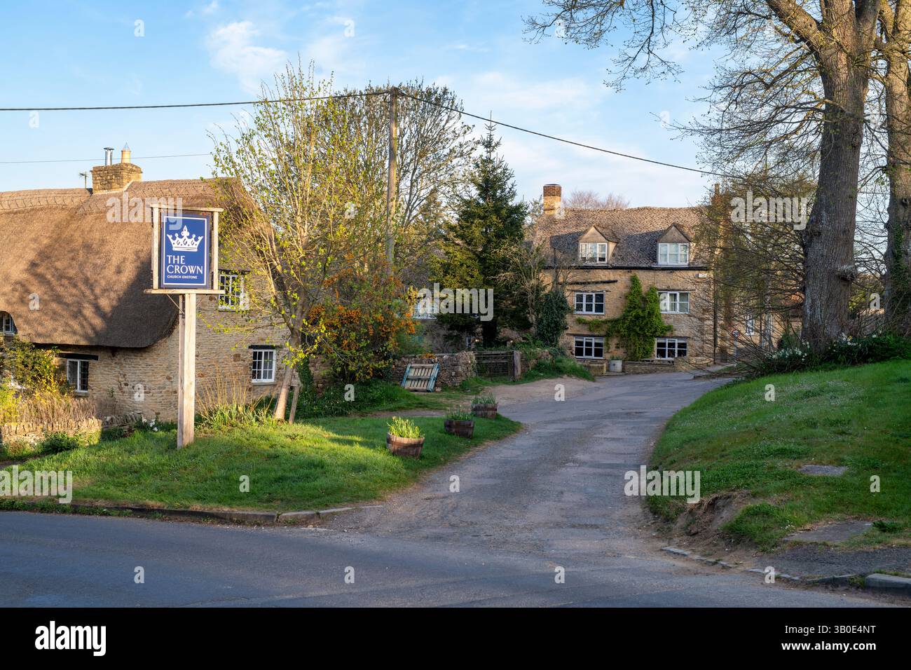 Enstone The Crown pub in the early spring morning. Church Enstone, Cotswolds ...