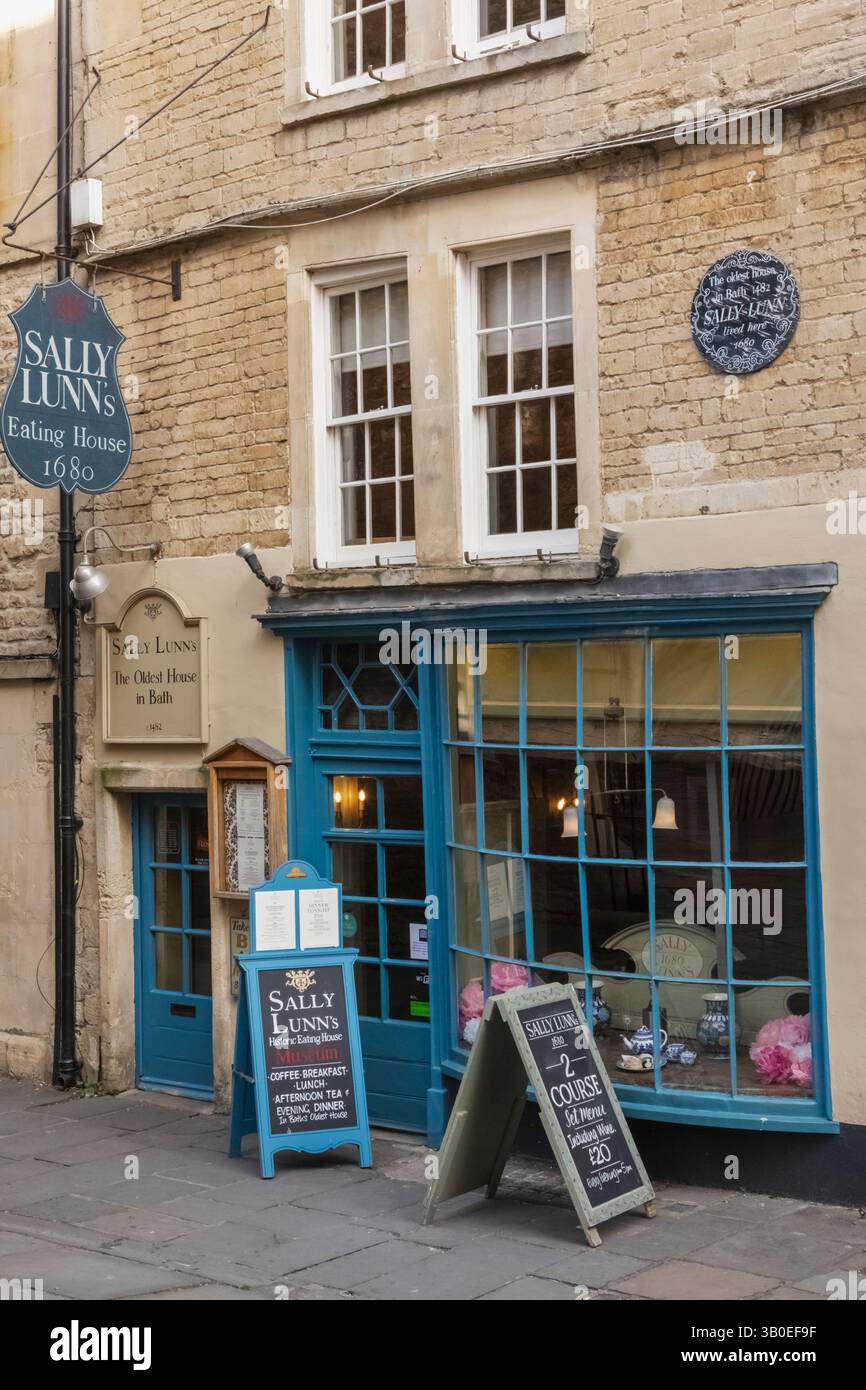England, Somerset, Bath, Street Scene, Sally Lunn's Eating House dated 1680 Stock Photo