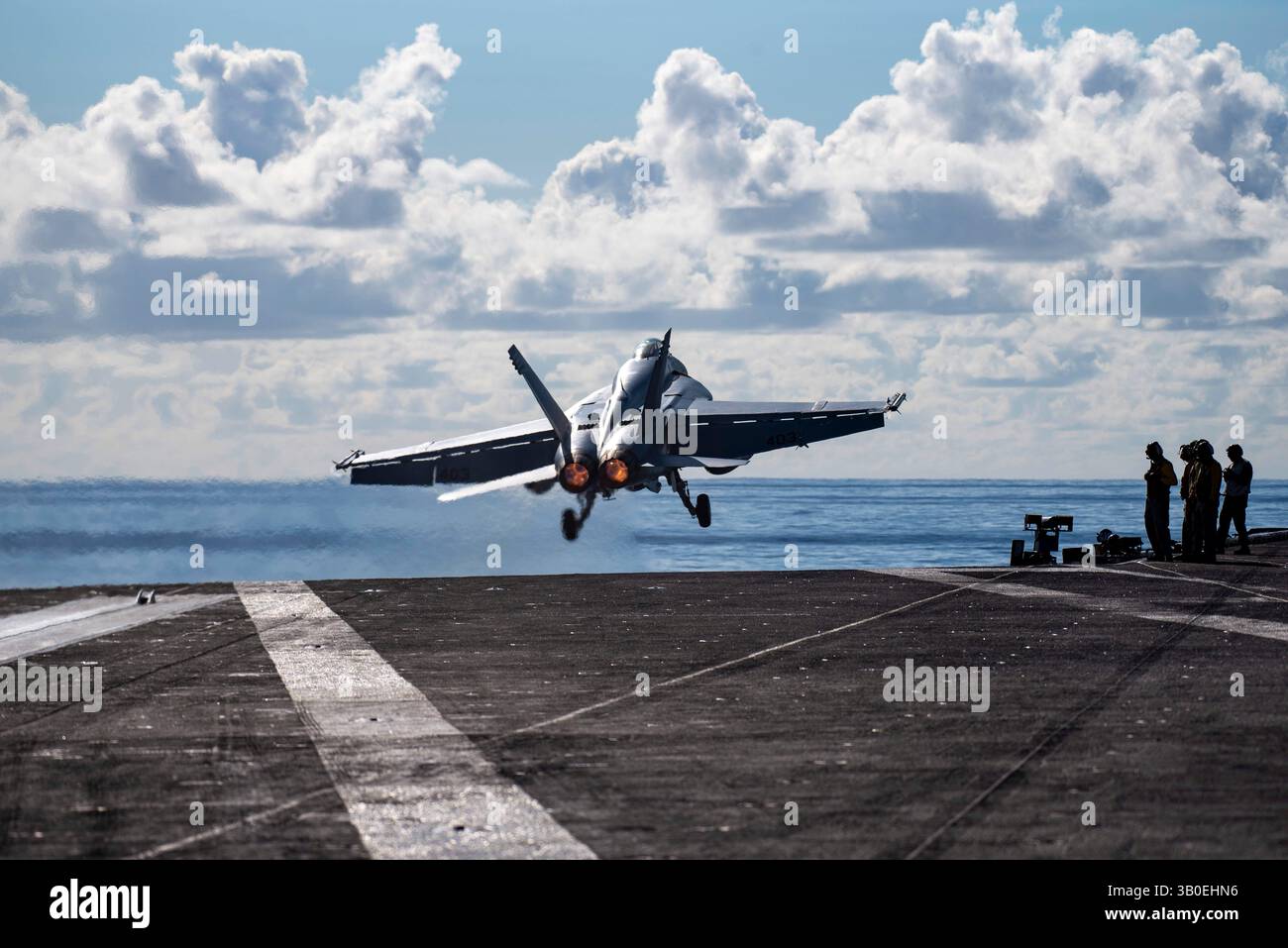 パイロット署名入り米海軍飛行聯隊VFA-146所属機飛行写真