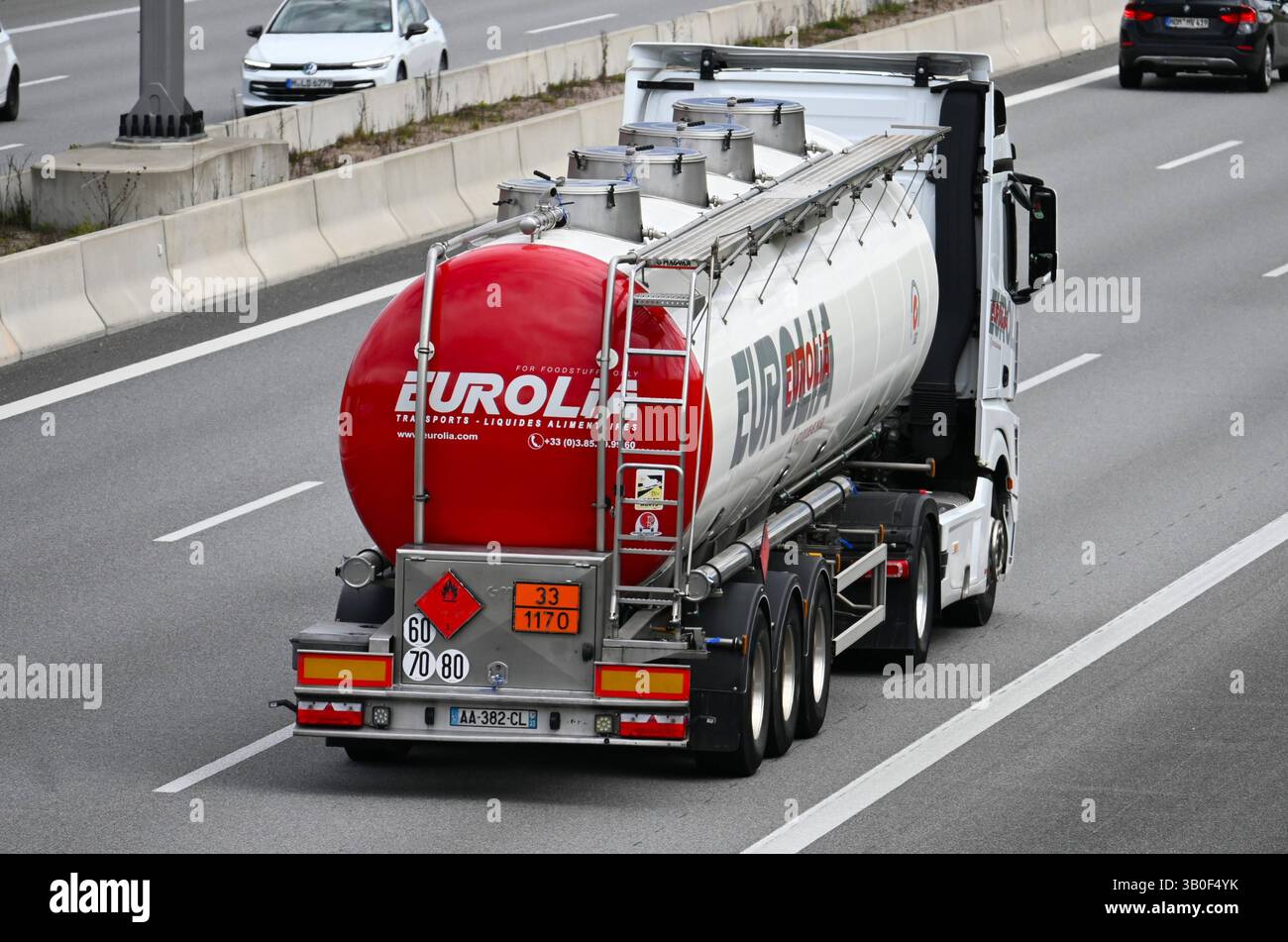 Gefahrgut-LKW der Eurolia Europe Liquide Agro, Tankzug mit Mercedes ...