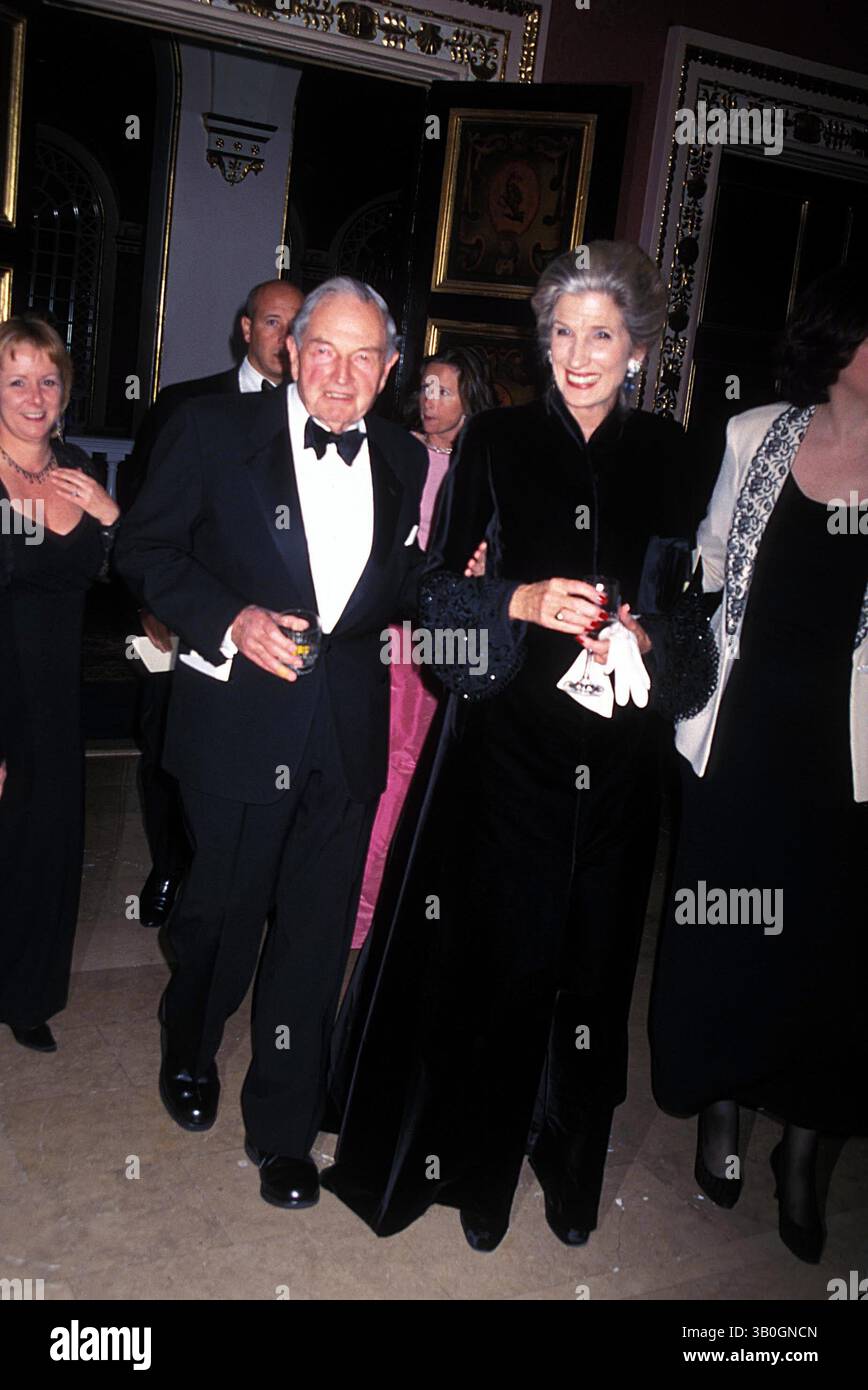 Plaza hotel new york 2000 hi-res stock photography and images - Alamy