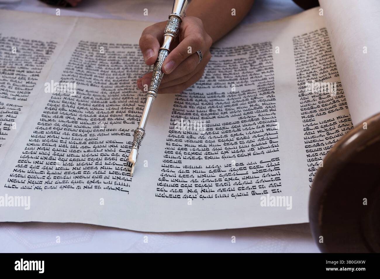 Torah yad hi-res stock photography and images - Alamy