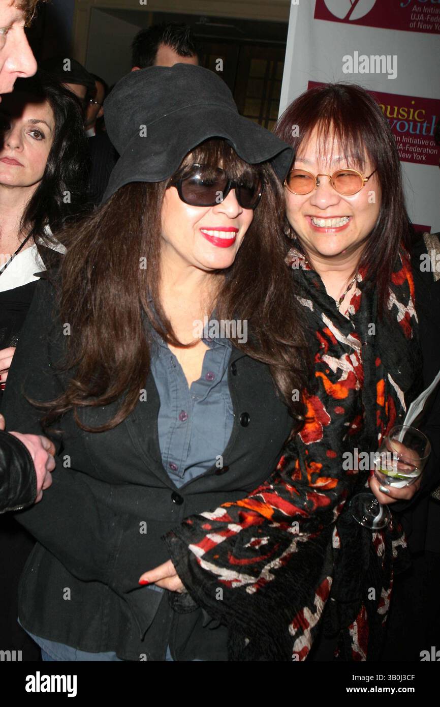 Ronnie Specter Springsteen Ronnie spector springsteen hi-res stock photography and images - Alamy